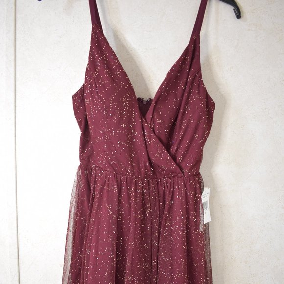 New Xtraordinary Spaghetti Strap Surplice V-Neck Glitter Red/Burgundy Mesh Dress - Picture 1 of 11